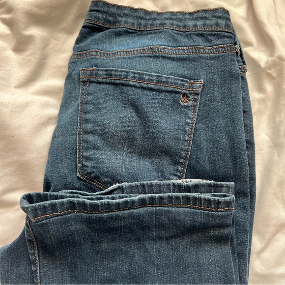 Jessica Simpson rockin curvy mid rise boot cut jeans - Picture 10 of 11